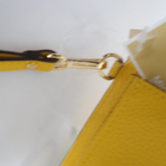 COPY - Michael Kors Jet Set -Pebble Leather Ph Wristlet - Picture 7 of 16